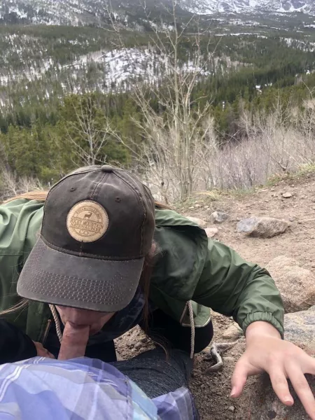 [OC] [F20] I’m new no one be tooo mean 🥺🥺. Wish someone was here to keep a hole open