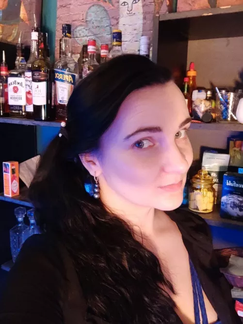 oh, mom's ass is so big that it doesn't fit in bed