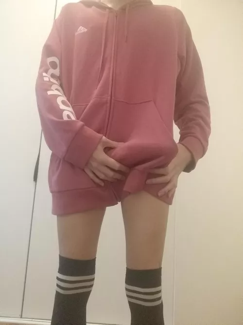 Oh this? It's just my phone on my pocket, don't believe me? Hold it yourself Oh this? It's just my phone on my pocket, don't believe me? Hold it yourself