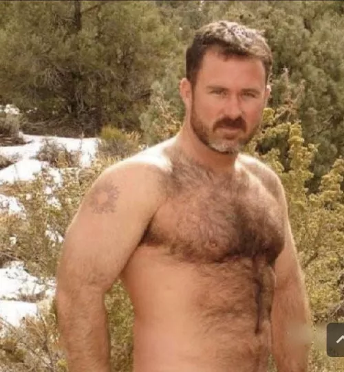 Omg, who is this guy! I can’t find his name y-y help!