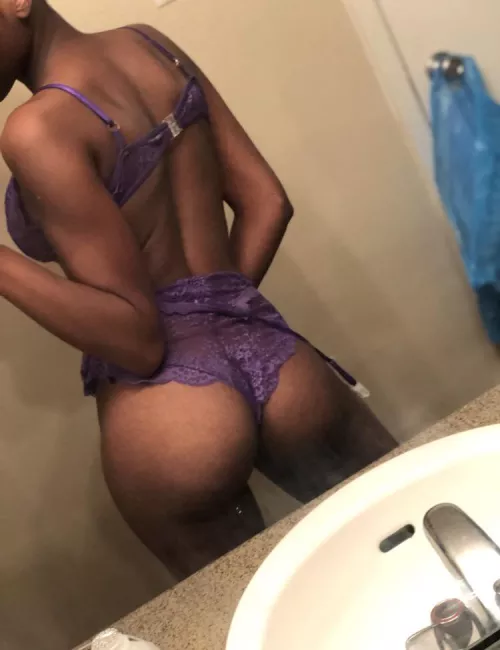 One ☝🏾 of my wife’s fans asked for a pic of her in a certain color and got it !!! (Purple) ... what color you wanna see if I haven’t posted it yet 😂😂😂 better hurry up ‼️‼️‼️