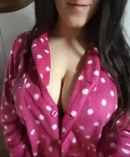One on one time with you is just how I need to spend my day. Help a horny girl out? Plus check out my NEW club for all my fans (75% Off)! [SEXT][CAM][AUD][VID][RATE][OTH]