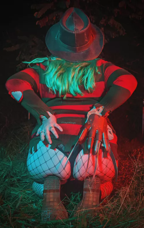 One, two, Freddy’s cumming for you… 😘