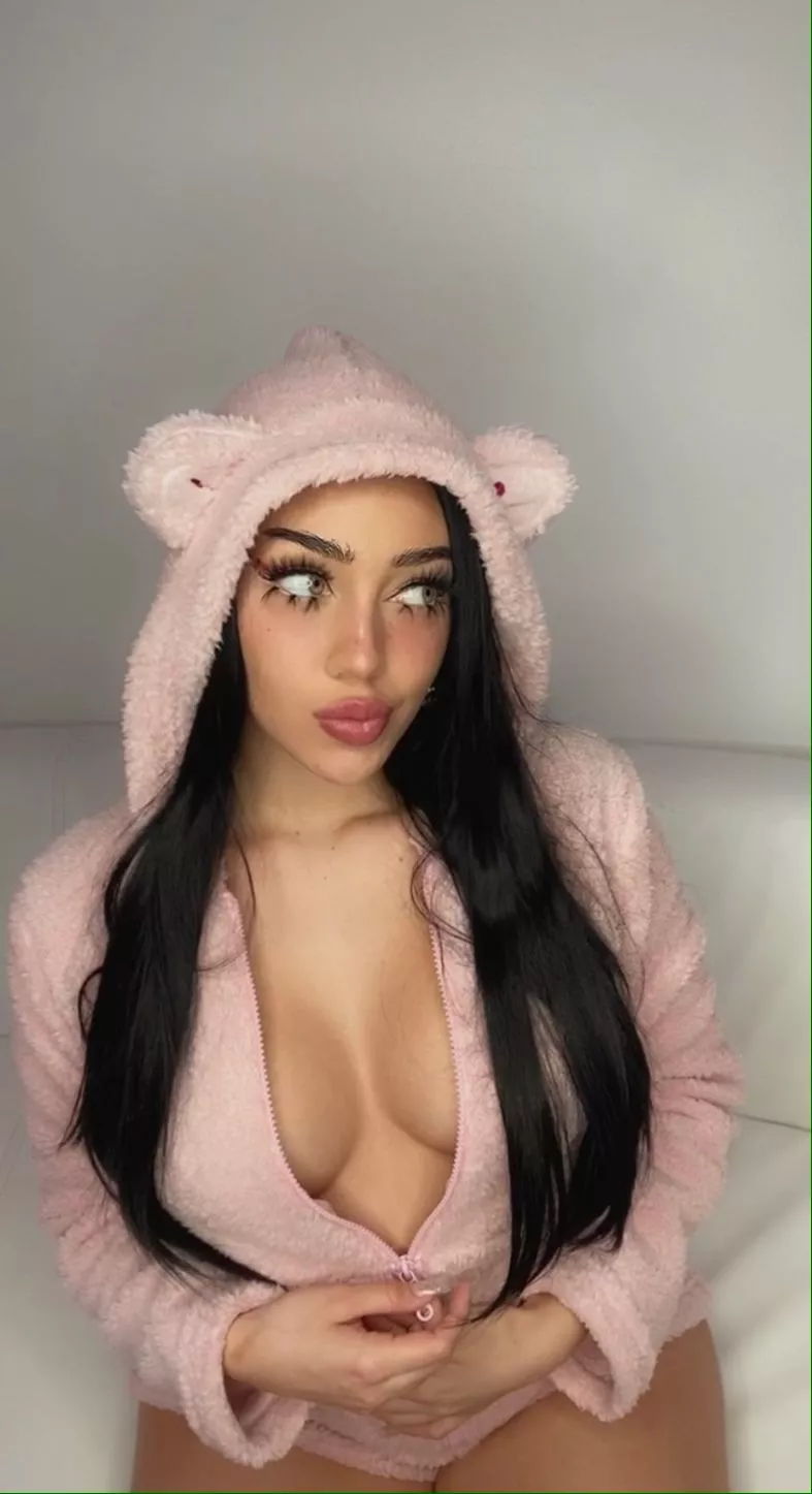 Oops my pajamas unzipped 🤍