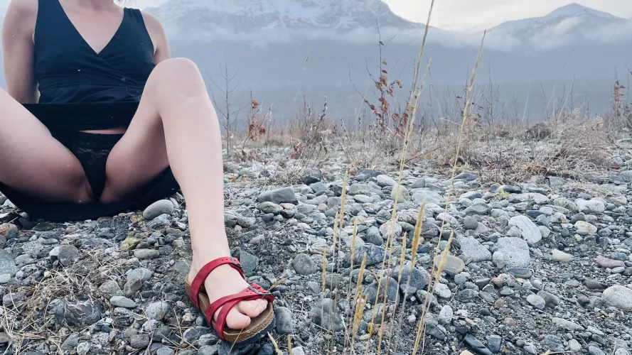 Peaks and sneak peeks 😘