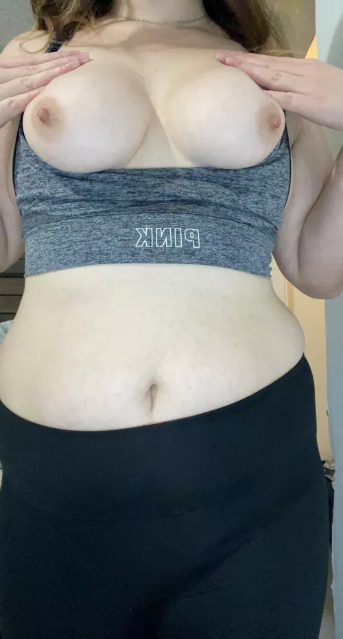 Perky fat titties ☺️