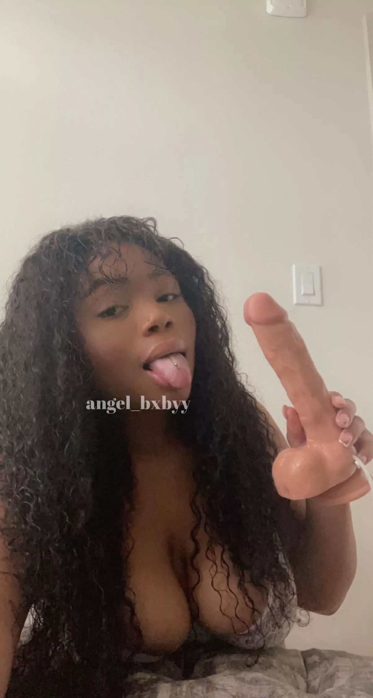 play with me instead of your girlfriend 🤍[sext] [rate] [pic] [vid] [gfe]