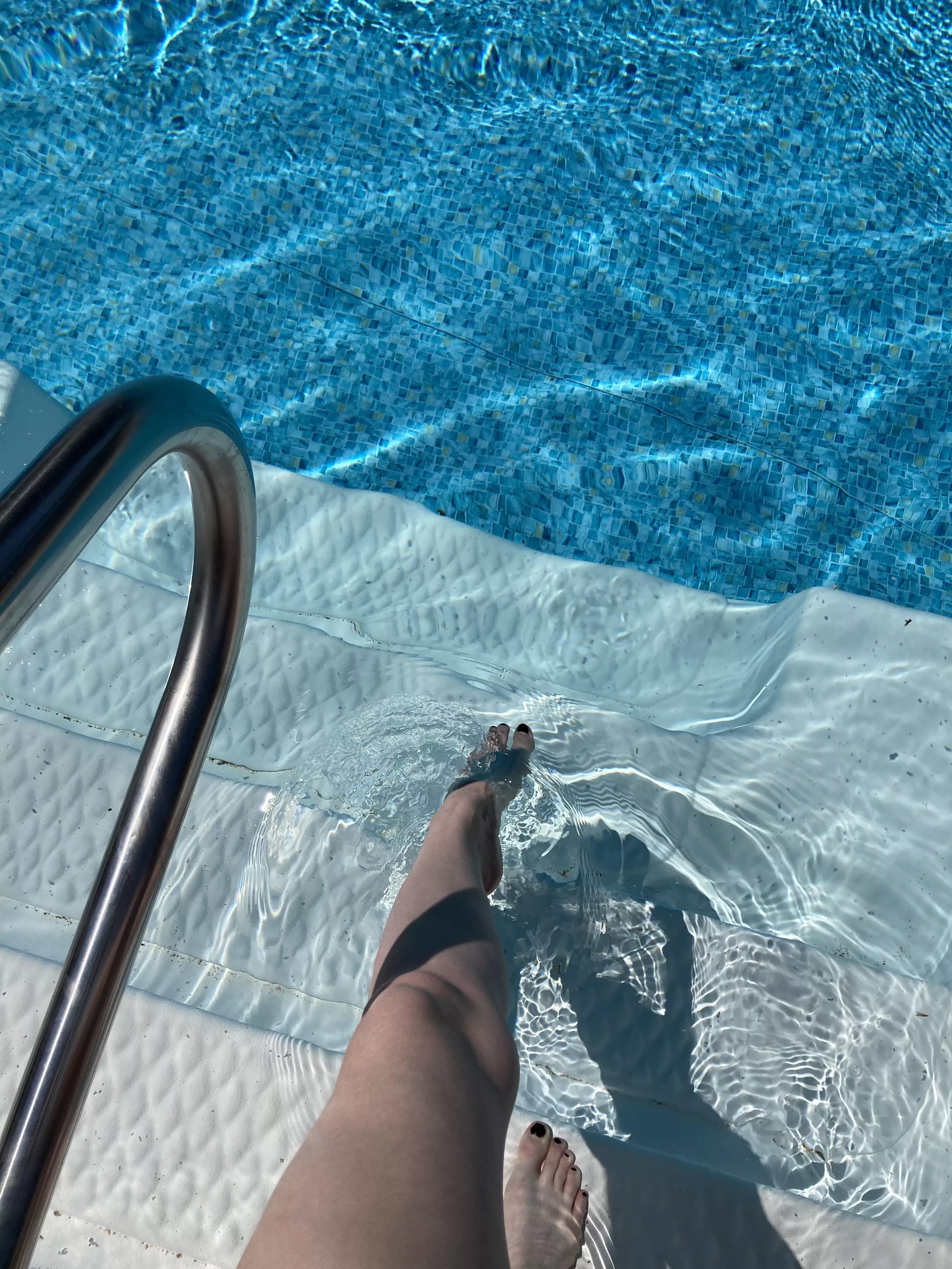 Pool feet for your pleasure 🥺