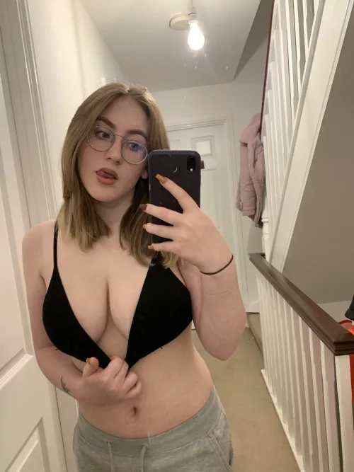 prefer my glasses or my tits?😏