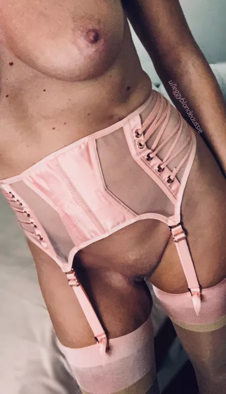 Pretty in pink 💗 (OC) (F)