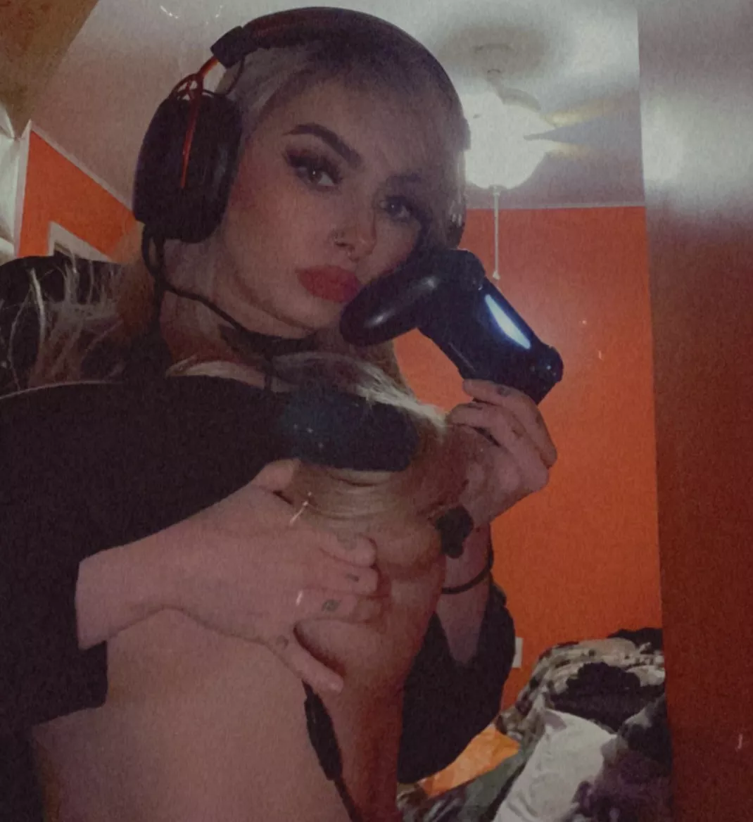 Ps5 and Chill? 🥰