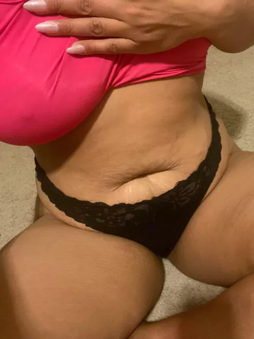 Pull em to the side, rock her to sleep