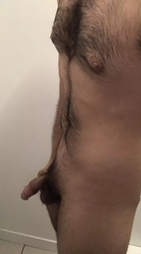 Real talk time: I know there are MILLIONS of guys who are hotter, bigger, more attractive. But this year taught me to love myself and my body. My girlfriend refuses to send nudes, and HATES receiving them, which does not help with my confidence. But I’