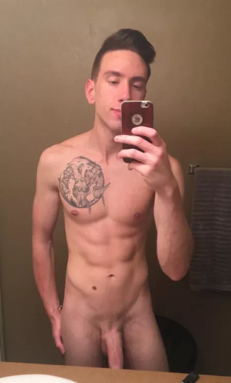 Really starting to love how I look naked (thank you guys 😉)