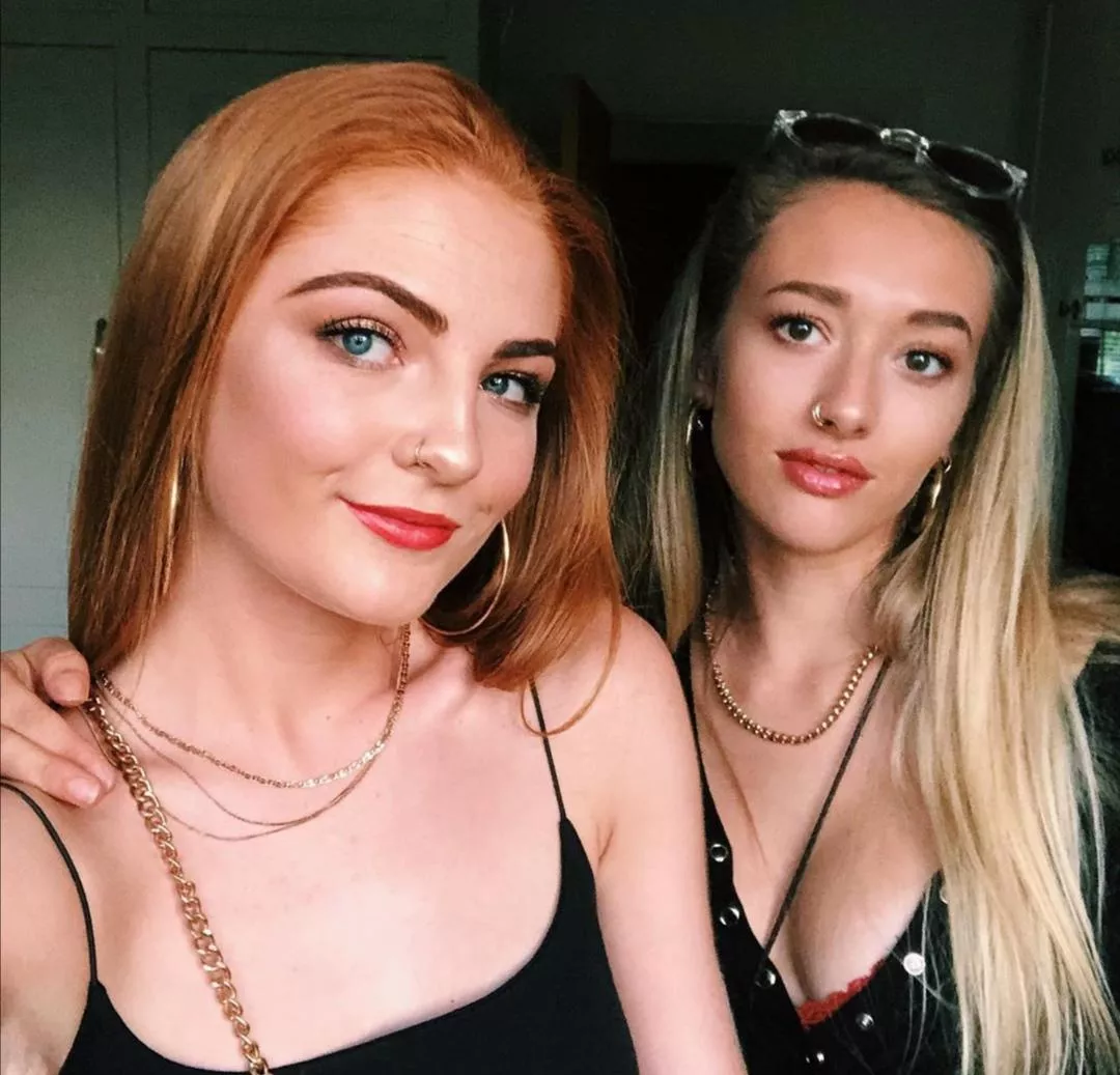 Red lips pals