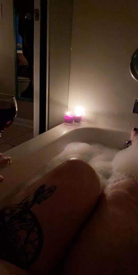 Red wine, candles, bubbles, oh my! I sure know my way around a good time.