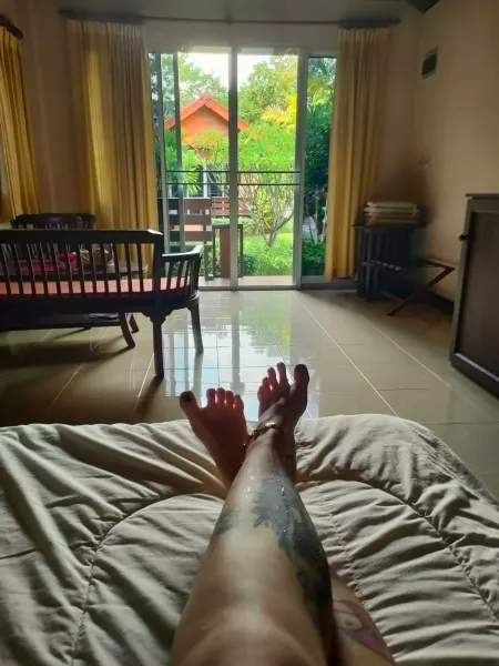 Room service need, oil foot massage needed!