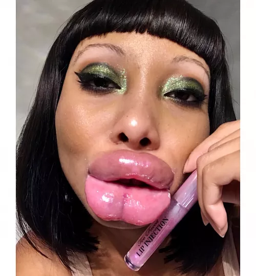 Ruby's lip philosophy is clear as day: from extreme to more extreme!!!!!!!!!!!!!