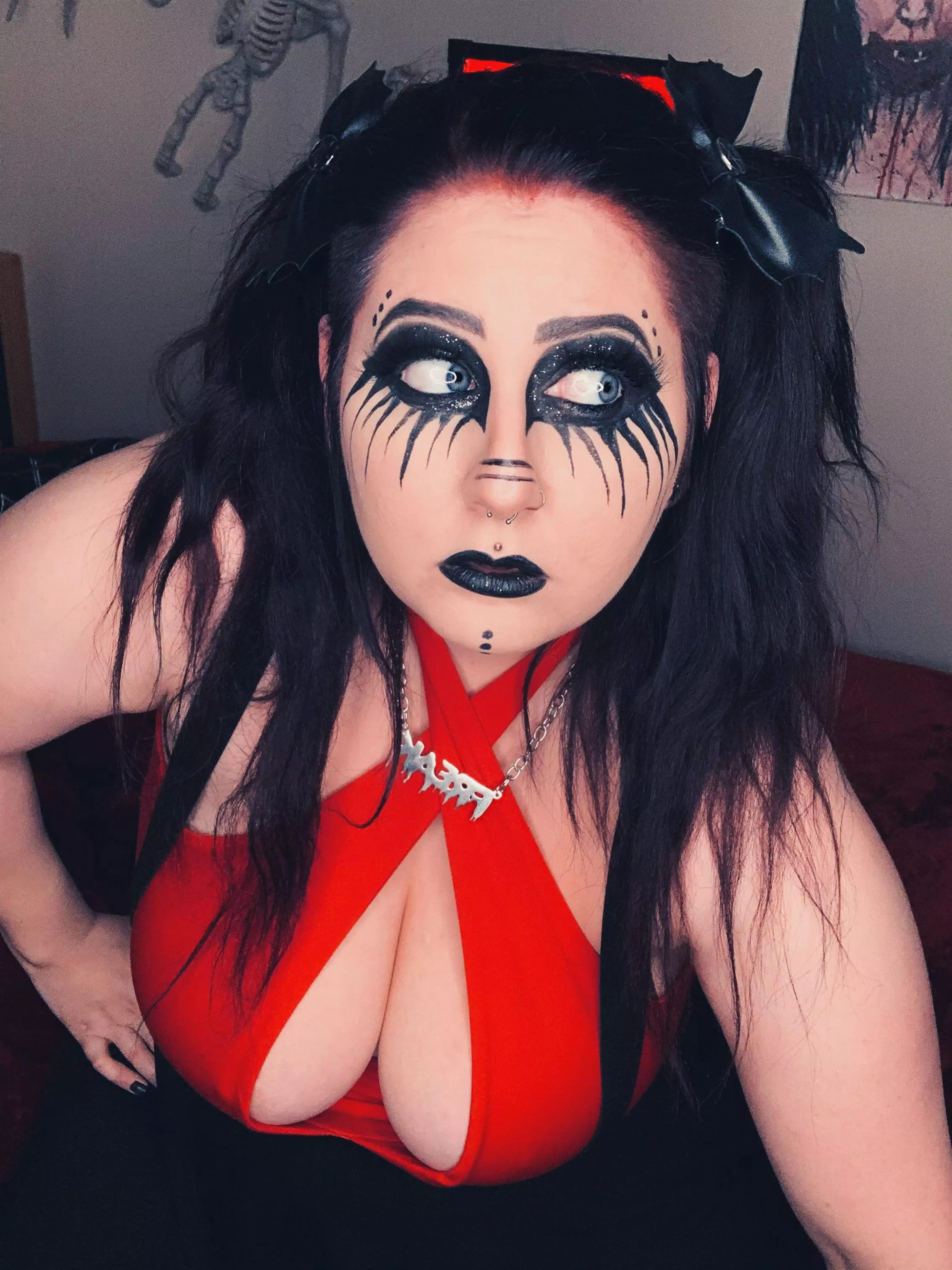 Ruin my makeup.😏