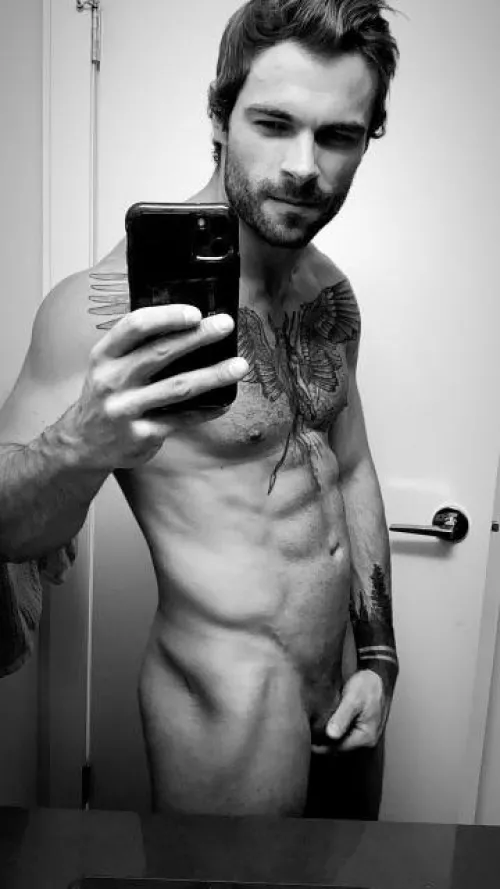 Run your tongue up my thighs🤤