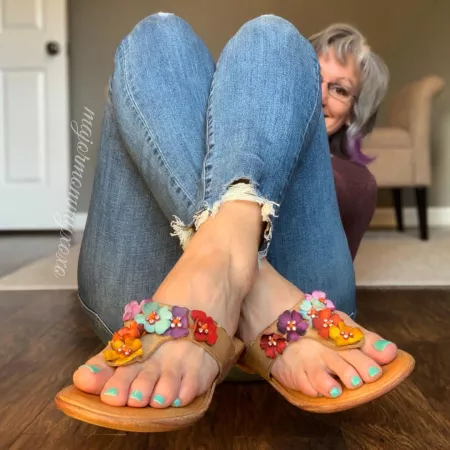 Sandals & Jeans 💕