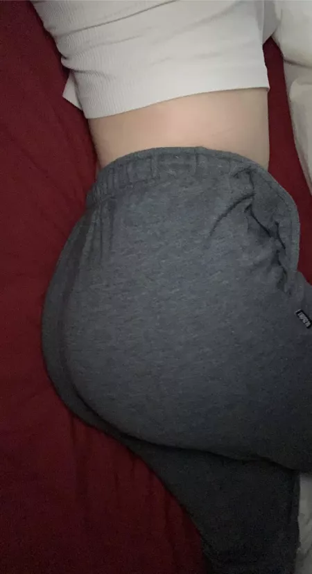Say good morning to the booty 😉😉