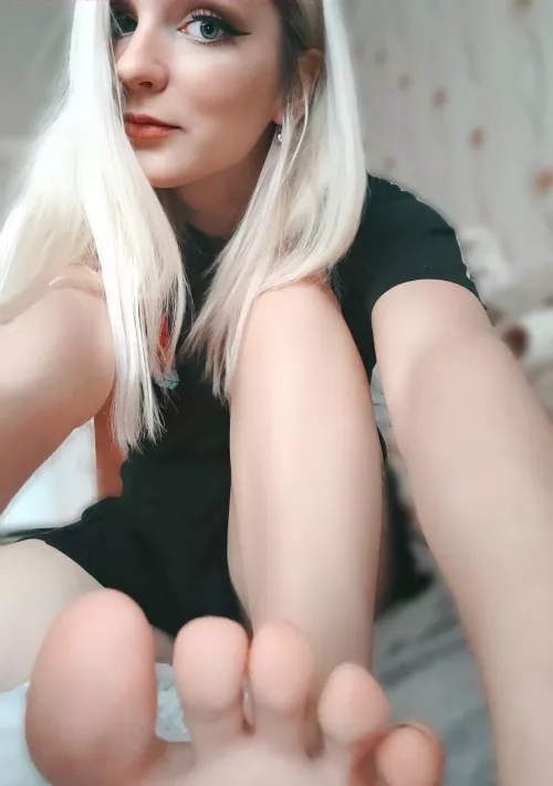 Say hi to my toes 😄