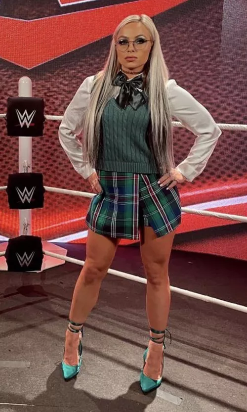 Schoolgirl Liv 🤤