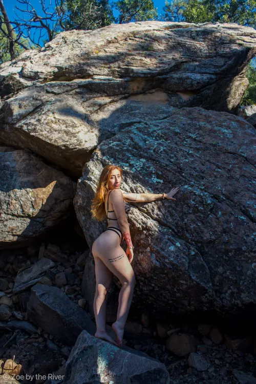 Scrambled down onto some streambed boulders for an afternoon of play ♡💦