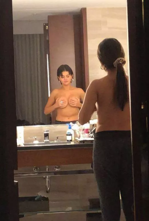 Selena Gomez new Topless pic 💦