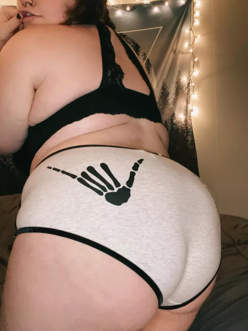 [Selling] Verified 19 Year old bbw stoner selling cute used panties❤️ wet 24/7❤️ free tracking❤️ 2-3 day wear❤️ fetish friendly!!❤️ (kik):lilraccoongirl666 or (telegram):lilraccoongirl666 •