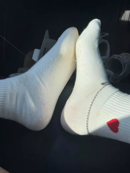 [Selling][US] Happy Thursday 💜 Treat yourself to a pair of my smelly socks 💜