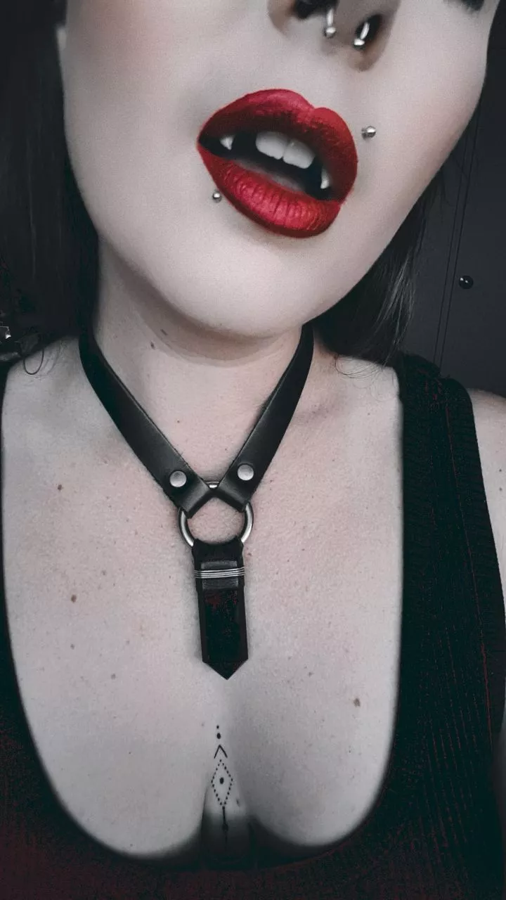 She's a VAMP 💋