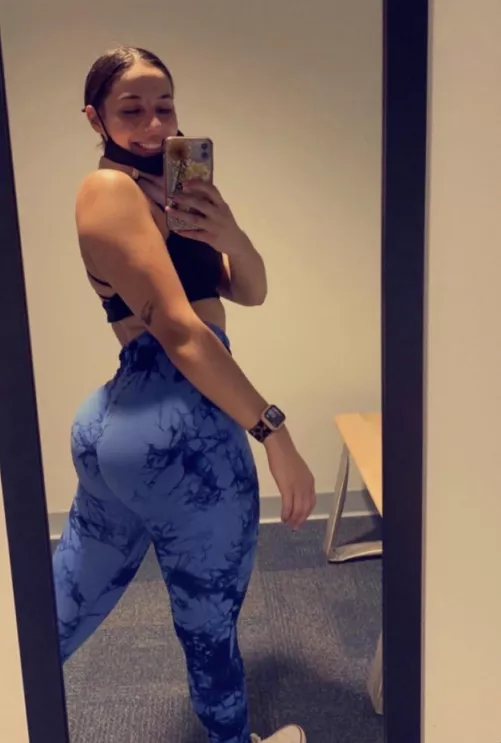 She’s happy to be of service to your cock💦🍑