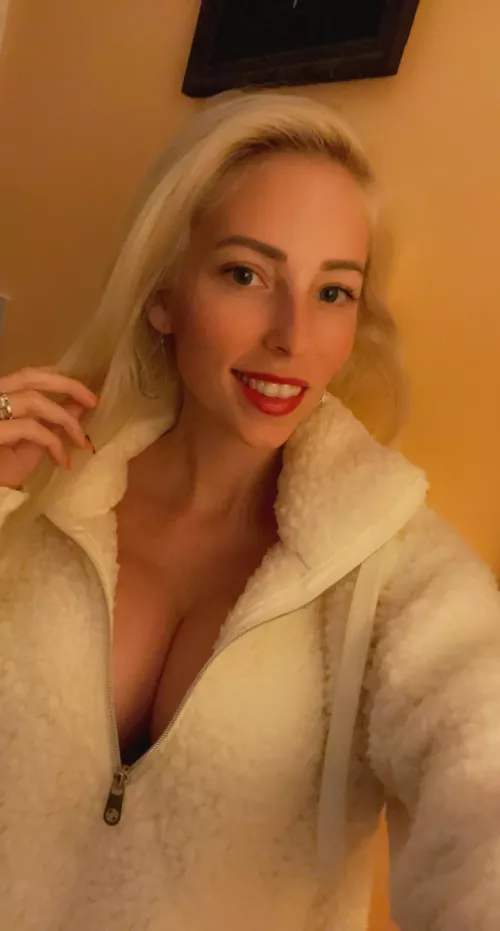 Should I unzip my sweater a little more … 😉😈