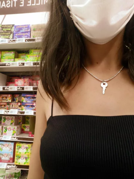 🔒Showing the key of my caged puppy at the mall, who knows if anyone has wondered what the key was for