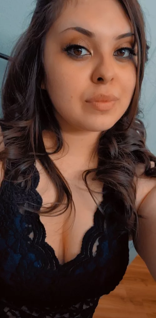 Simple selfie but I can get naughty 😛🖤