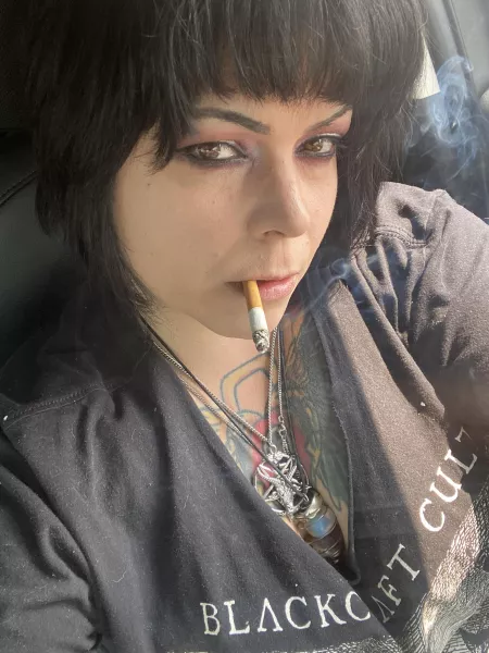 Sin stick and Blackcraft for my sinful Sunday🔥🚬