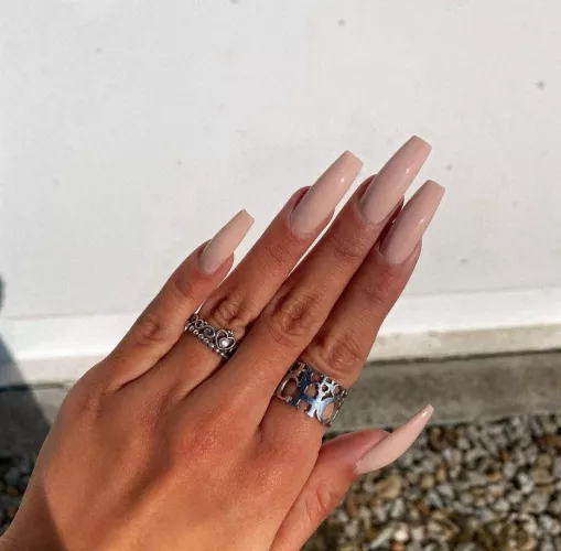 Since you guys loved my nude claws heres another pic of them! DM me for a sexy video of them 😈💫