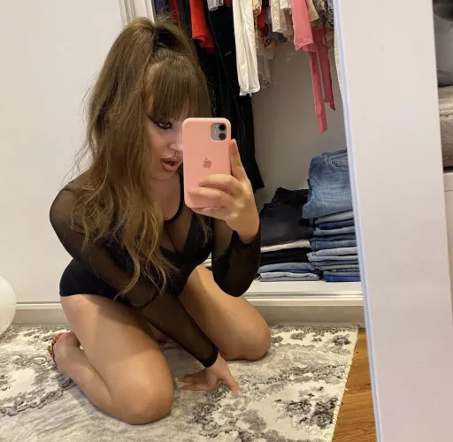 Sister 20 yo , text me on snapchat @blerinaa99 if u wanna trade 🙈