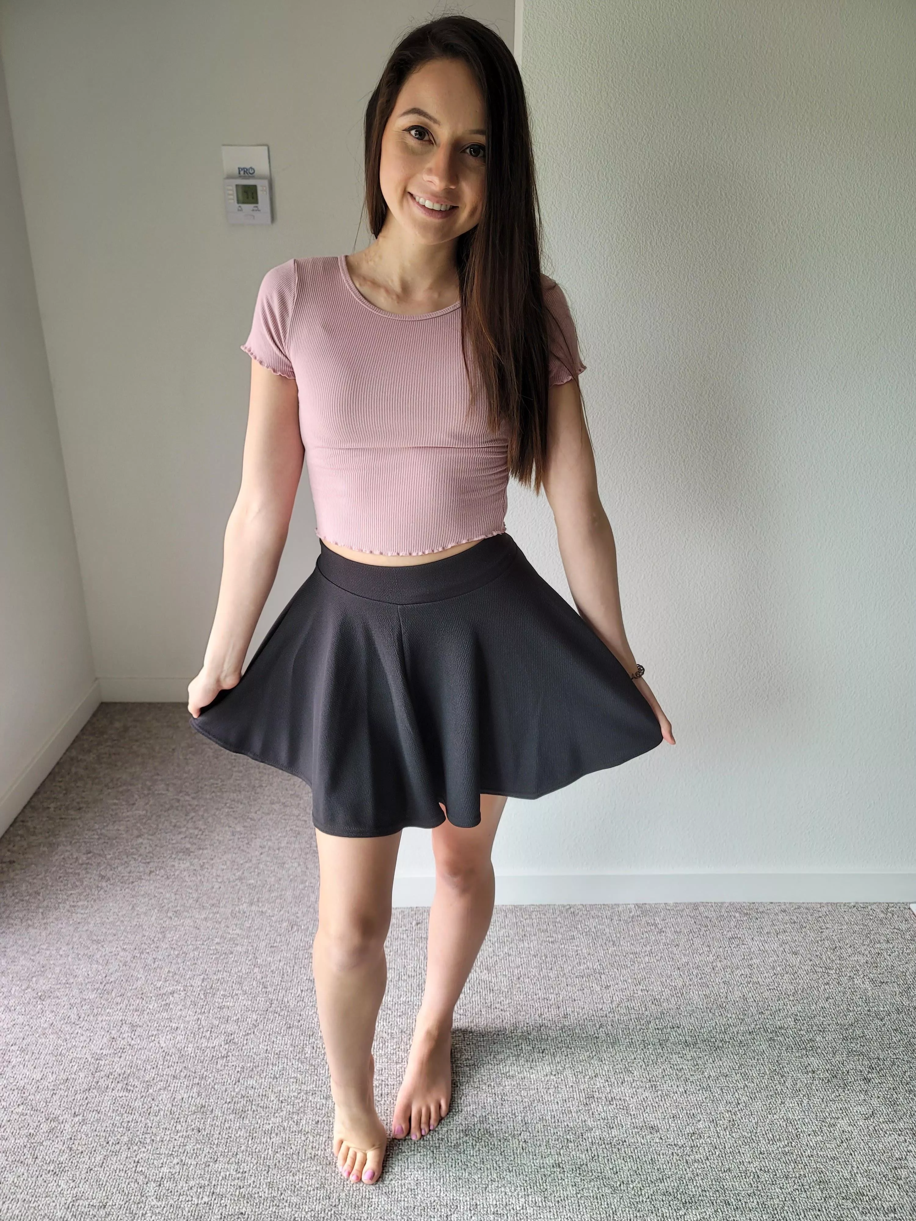 Skirt vibes [f] ❤️💛💚