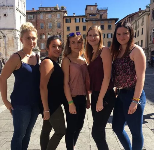 Slaves to sell! Wich one you want?