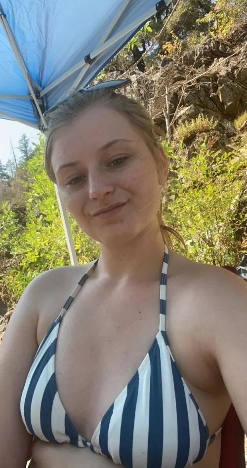 Small boobs for the win 😍