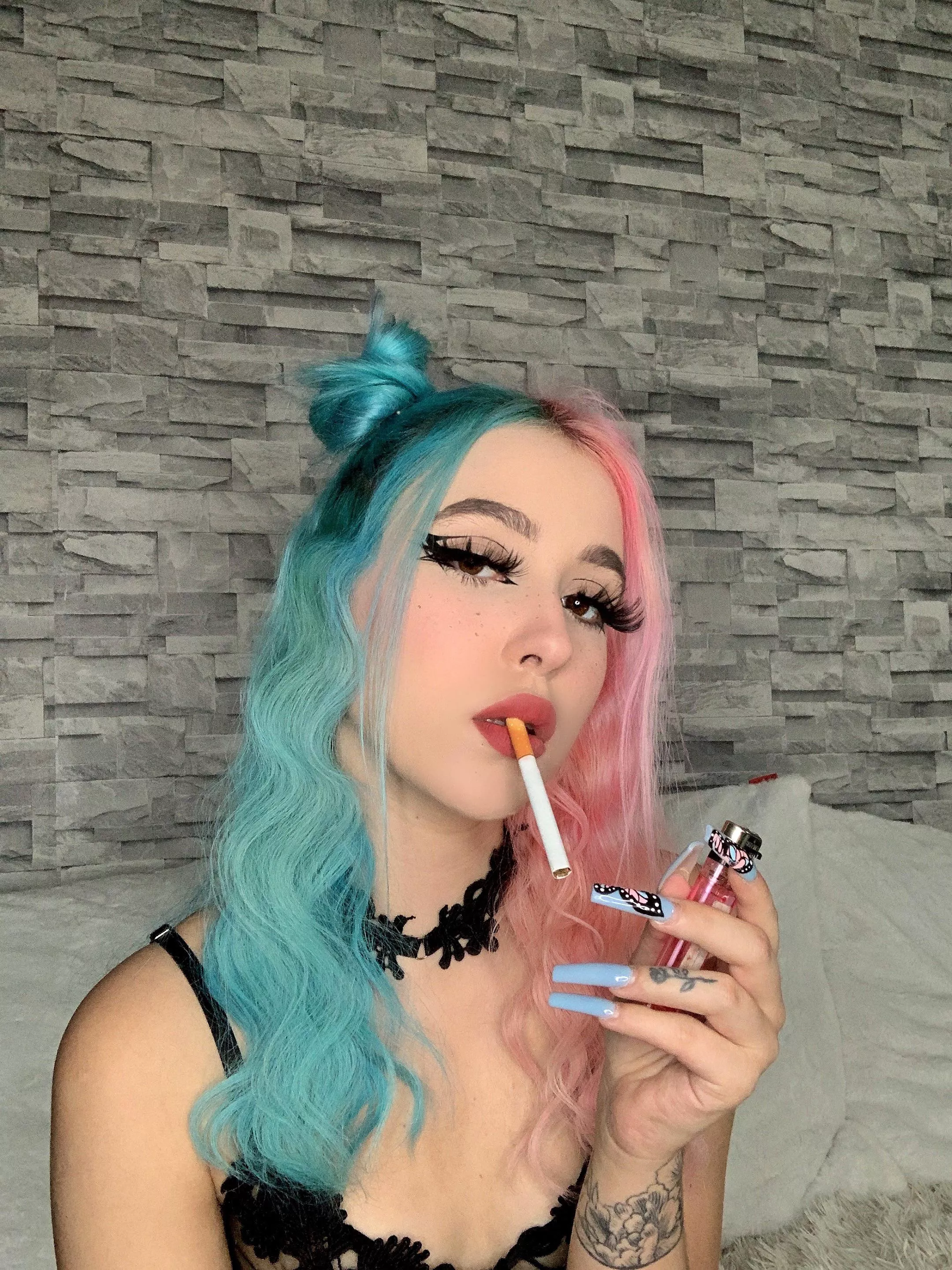 Smoking is so fucking sexy