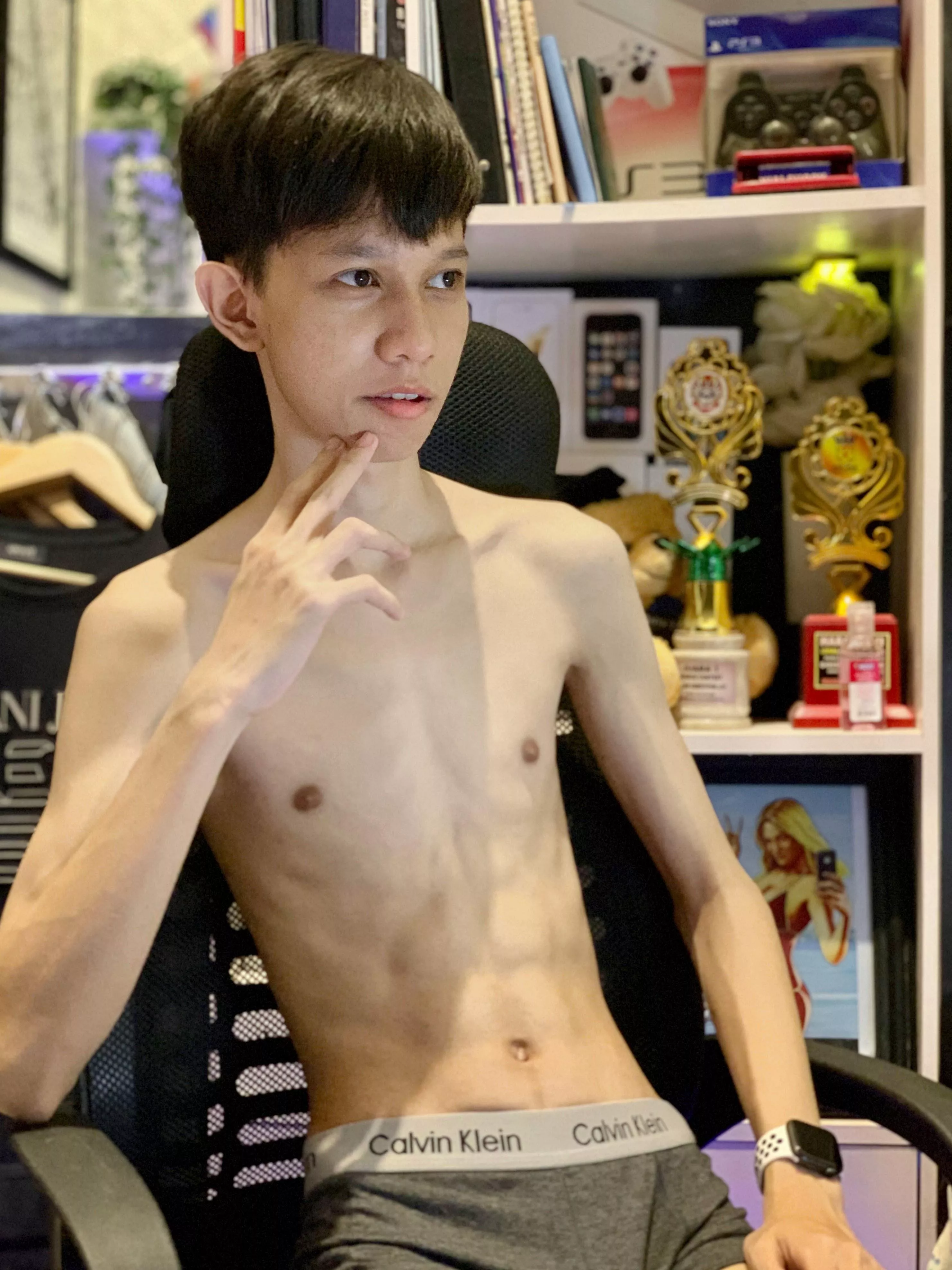 Smooth twink with abs 💦