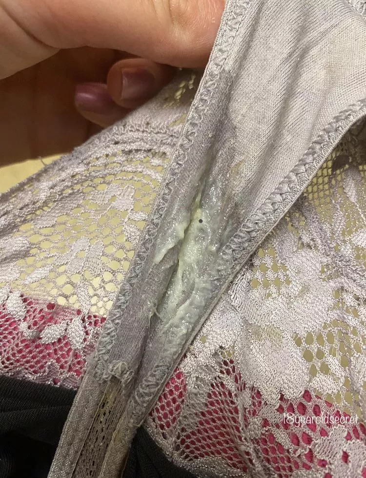 Sniff or taste first ? Love showing off my messy pairs! 😇