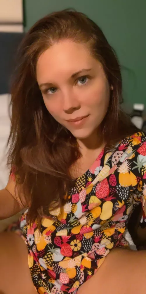 so nice to get home and take the makeup and pants off 🥰