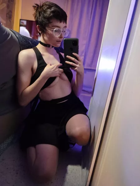 so ya wanna look under my top or what?