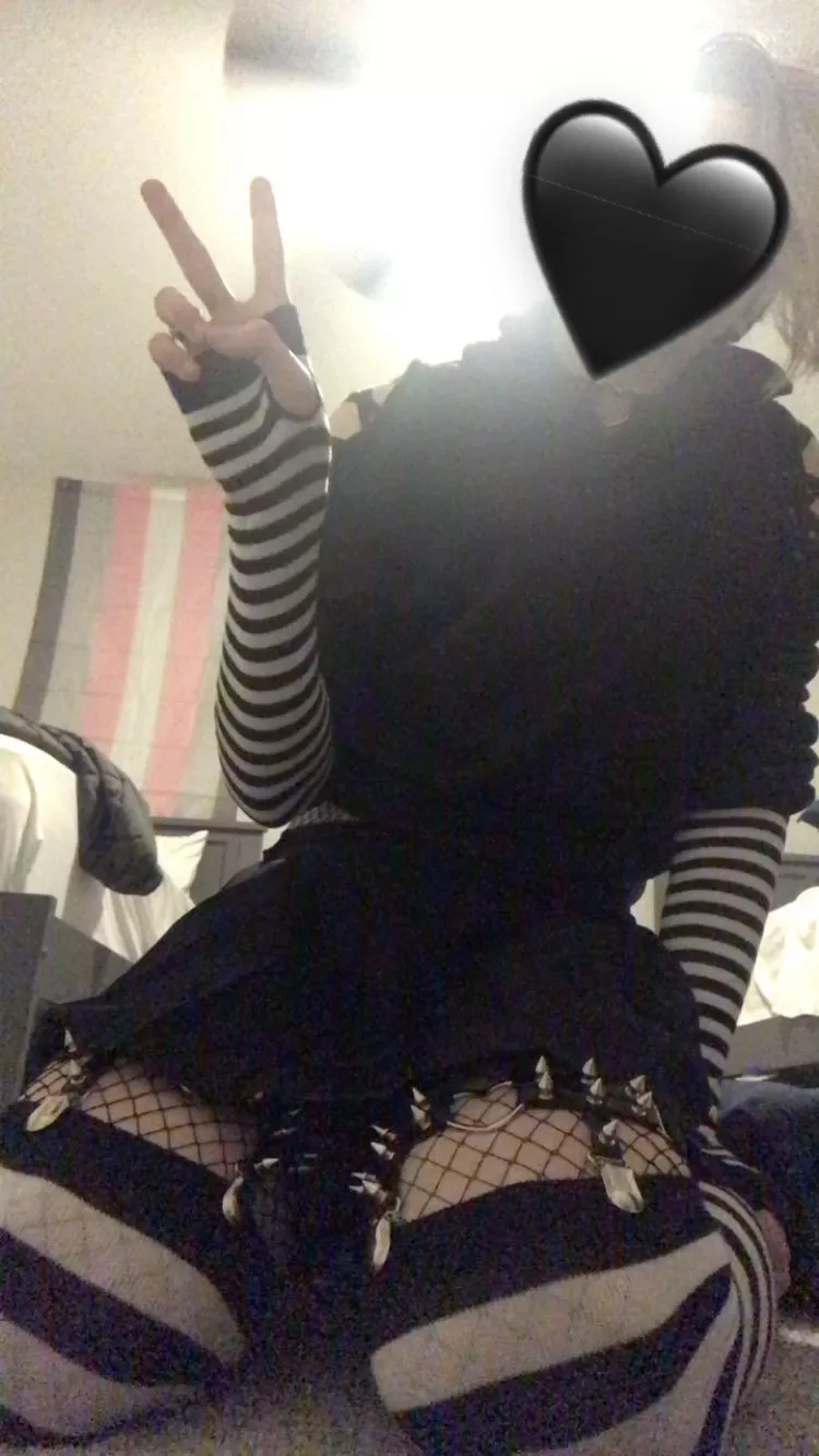Soft Goth boi 🖤