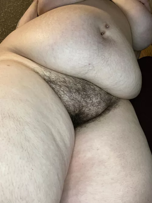 Soft tummy and full bush 🌿